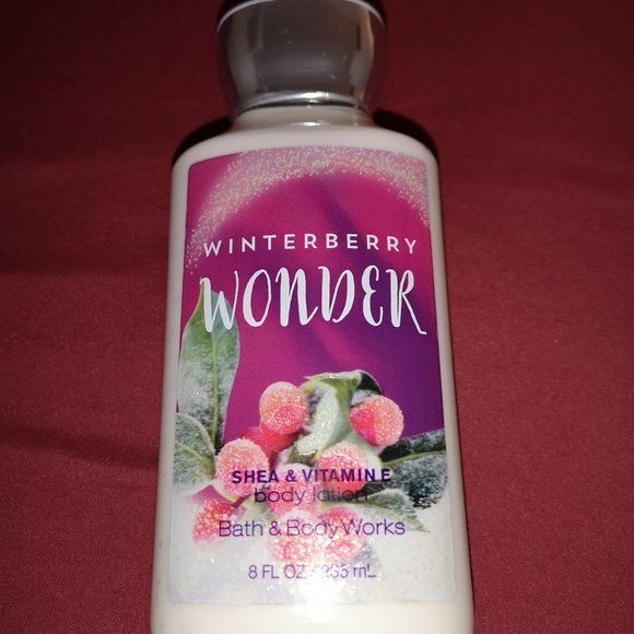 Bath and Body Works  - Winter Berry Wonder - Picture 1 of 3